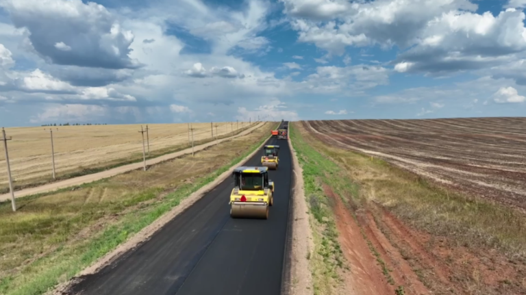    В Тоцком районе к середине октября завершат капремонт межмуниципальной дороги Марина Шарт