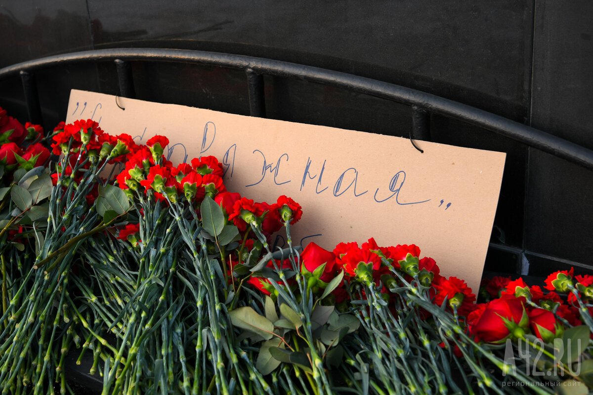 Белый дом выразил соболезнования. Хочу принести цветы в память о погибших сегодня в ДНР.