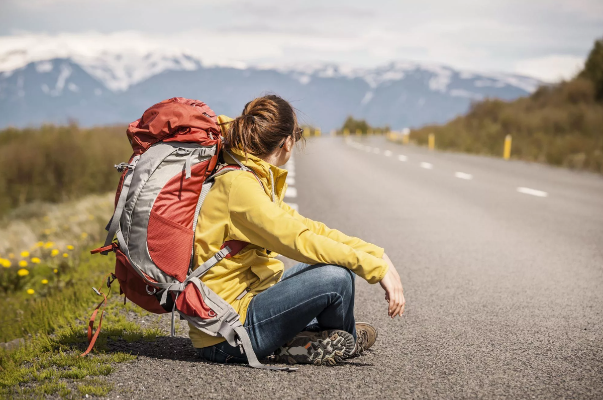 Start tourist. Автостоп. Рюкзак путешественника. Рюкзак для путешествий. Путешествие автостопом.