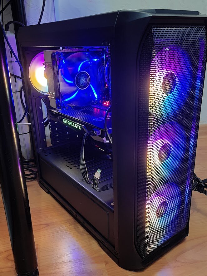 Не обращайте внимания на провода, на фото комп в процессе сборки