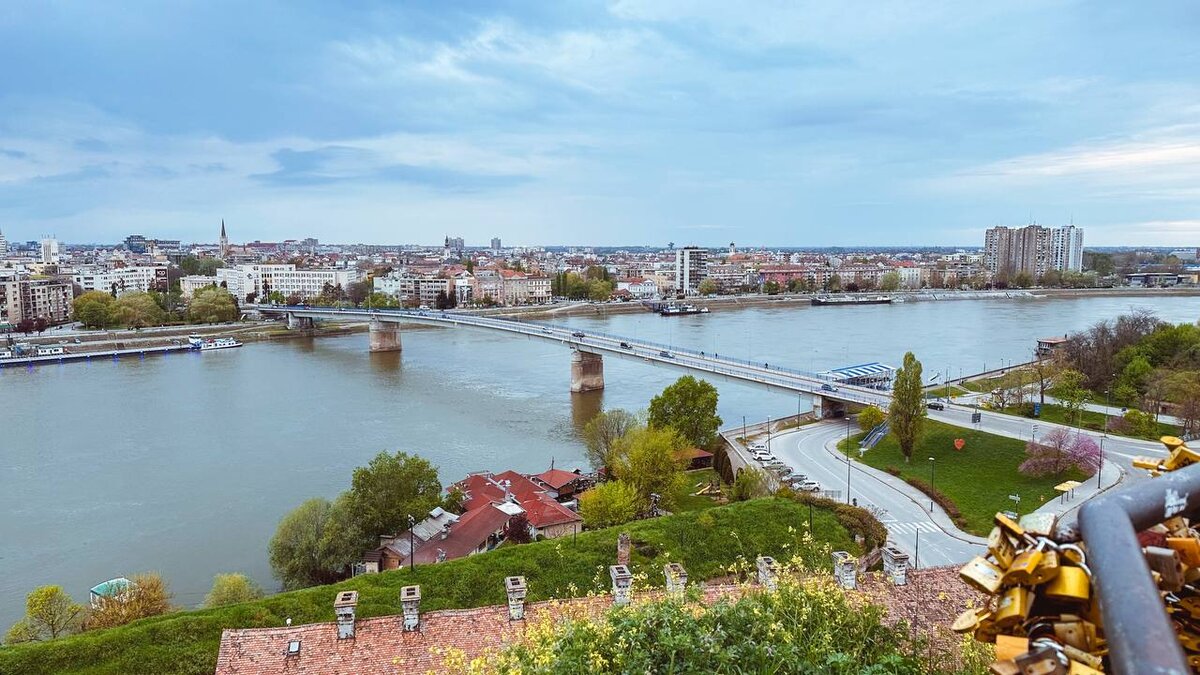 Вид на Нови-Сад с Петровардинской крепости