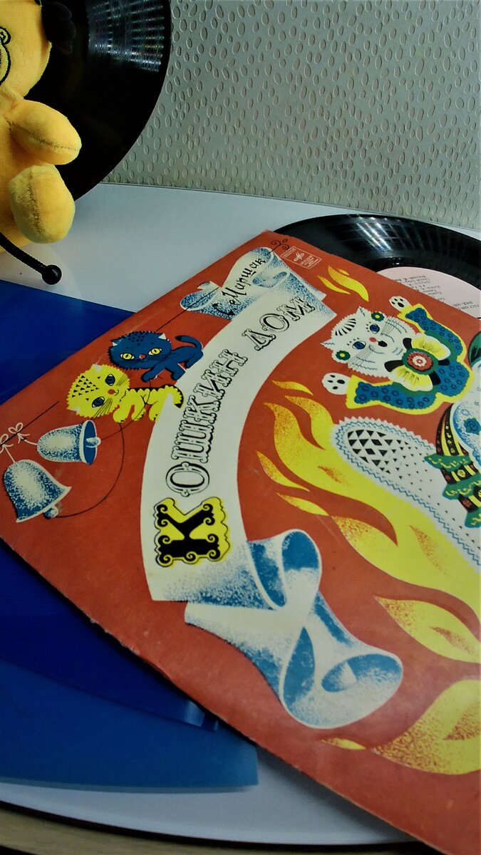 Стоимость плавает на момент выпуска статьи от 700 руб