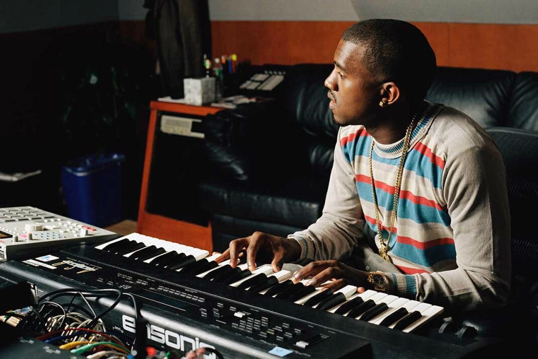 Молодой Kanye West на студии.