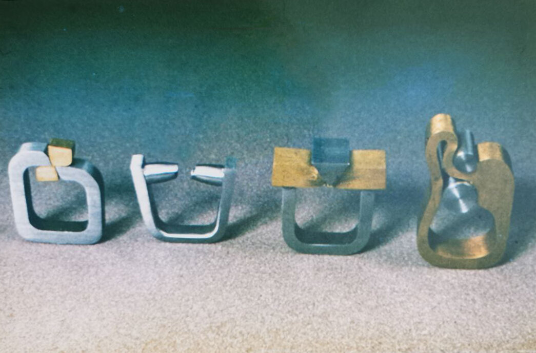 Серия колец “Сопромат” сталь У-8, латунь Л68.1981 г.с. Екатеринбургский музей истории ювелирного и камнерезного искусства 