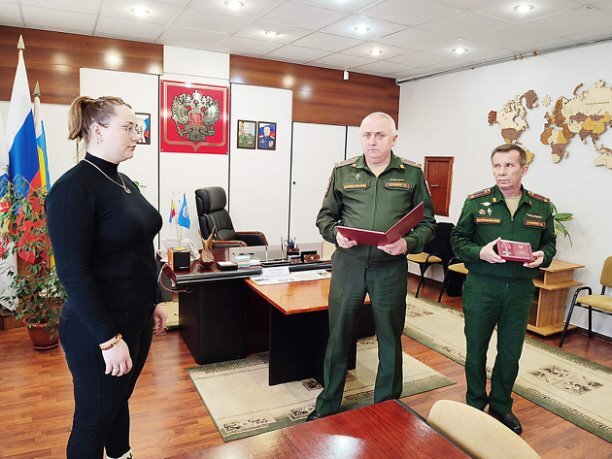 БОЕВЫМ НАГРАЖДАЕТСЯ ОРДЕНОМ...