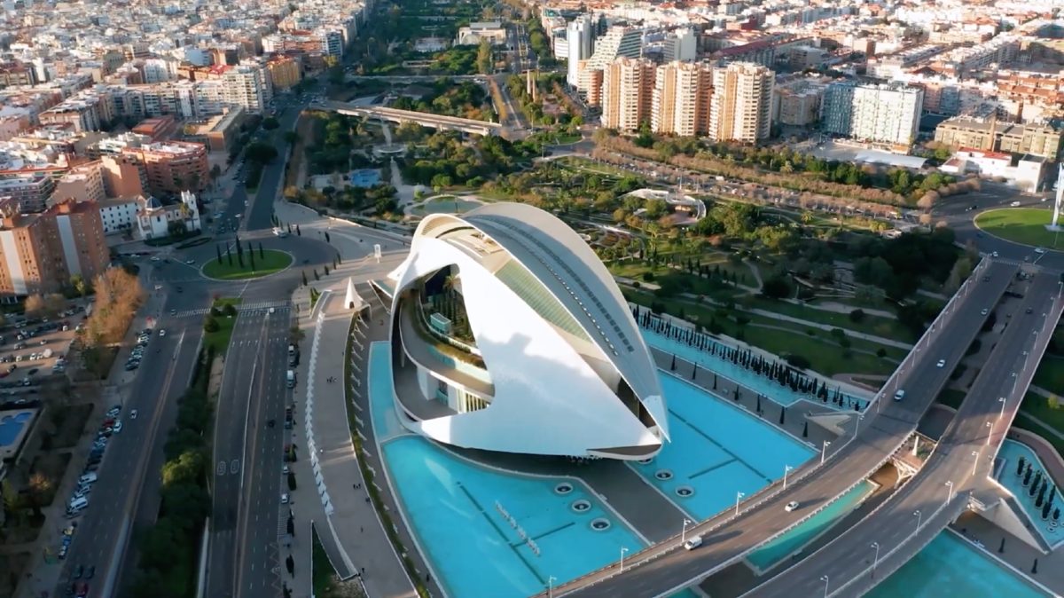 Барселона (город в испании) архитектура. Валенсия испания. Мадрид панорама. Барселона город гауди. Испания города по величине.