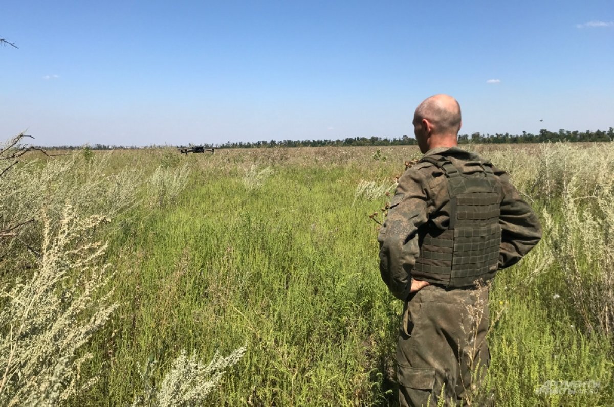    Российские военные спасли раненого товарища рядом с опорным пунктом ВСУ