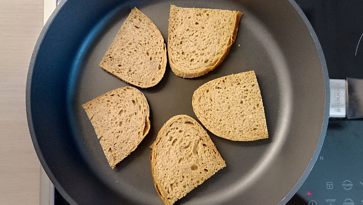 Количество хлеба делайте сколько сами хотите или можете использовать хлебцы.