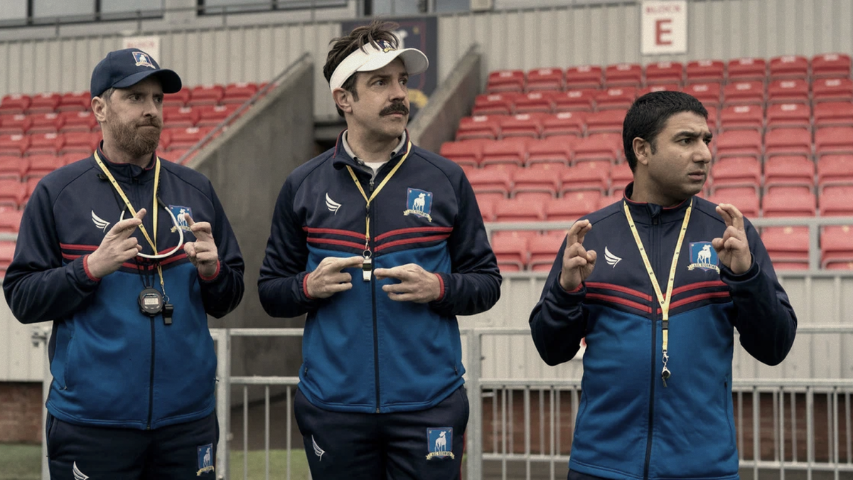 Сериал «Тед Лассо» наглядно показывает, что значит быть командой.