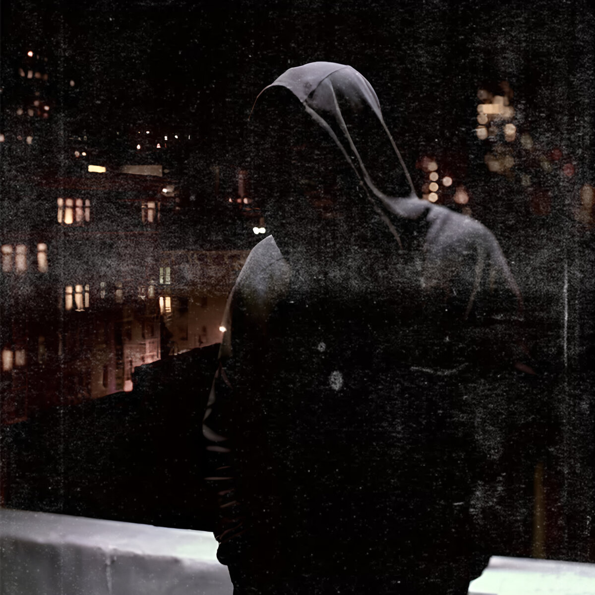 На данной фотографии изображён SCP-8000, снят неизвестным очевидцем в городе  █████.