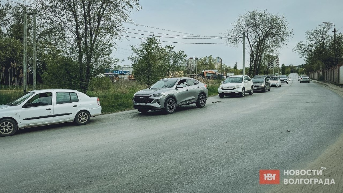     В четверг вечером на дорогах Волгограда образовались приличные заторы. Самые серьёзные пробки к шести часам вечера фиксируются в Центральном, Дзержинском и Красноармейском районах.