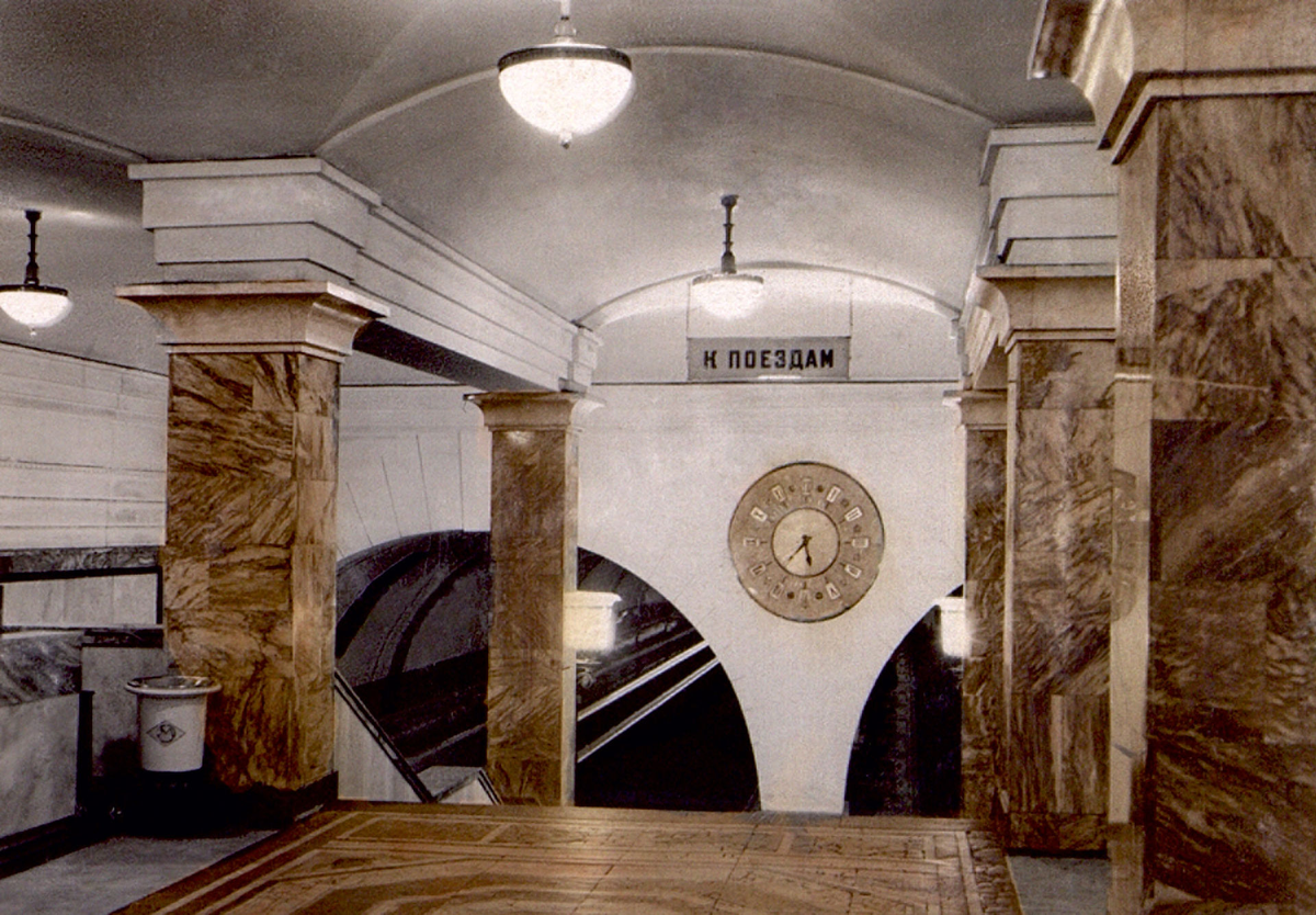 Сокол часы работы. Станция метро Сокол 1938. Вестибюль метро Сокол 1938. Станция метро Сокол 1965. Вестибюль станции метро Сокол 1938 год