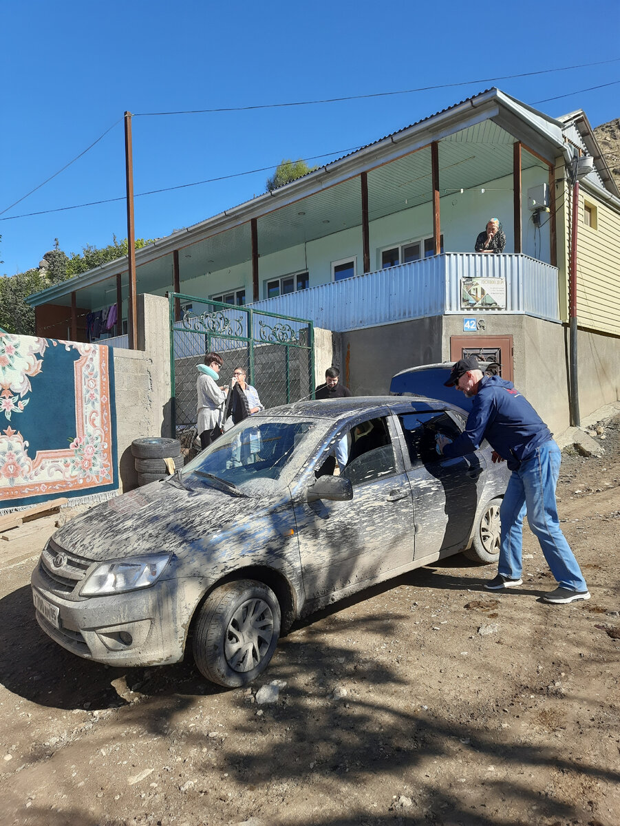 Вот такой "красавец" приехал за нами