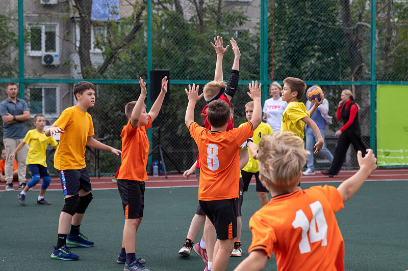 Гандбол на новой спортивной площадке по улице Енисейская. Владивосток