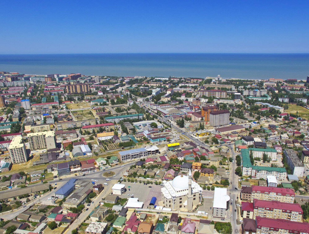 Ротонда каспийск. Каспийск парк. Населенность каспийска. Каспийск город дагестан. Центральная площадь каспийска.