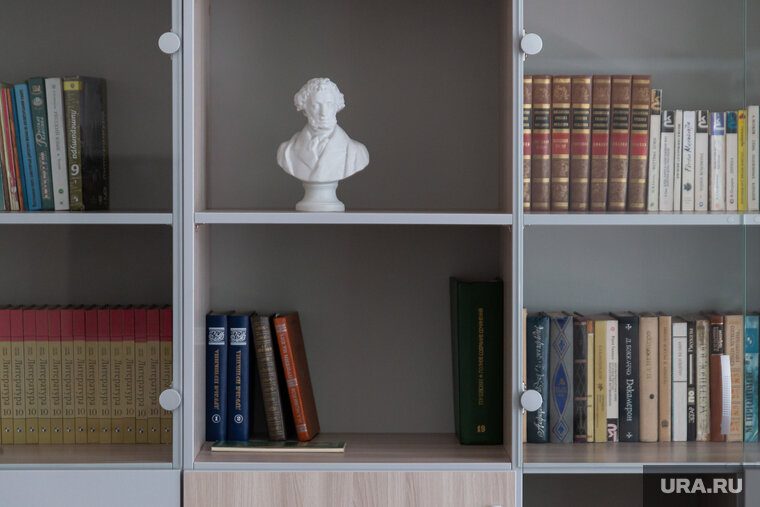    В сборник вошли произведения 25 авторов, которые они создавали на протяжении последних восьми лет