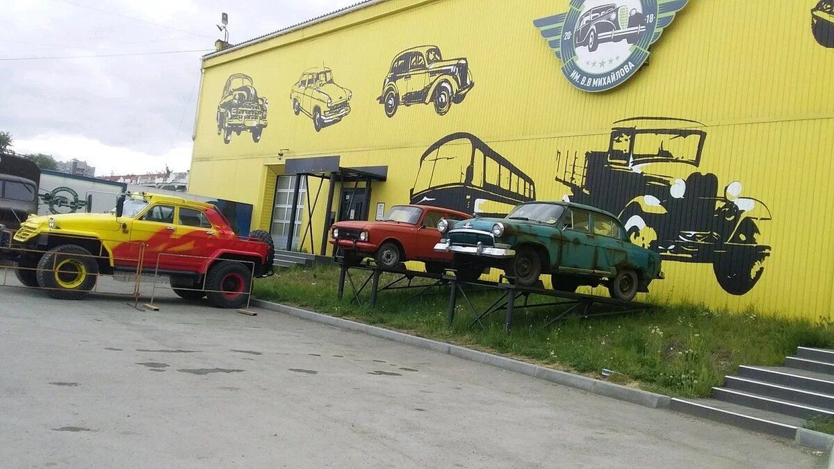     В здании бывшего тюменского музея ретро-машин заканчивается ремонт. Здесь теперь располагается продуктовый магазин «Магнит».