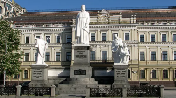 Памятник княгине Ольге, Андрею Первозванному, Св. Кириллу и Мефодию в Киеве. Фото автора 