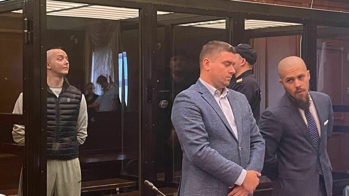    Журналиста Ивана Сафронова, которого осудили по обвинению в госизмене, увезли из колонии под Красноярском. Об этом сообщили в телеграм-канале, посвященном осужденному.