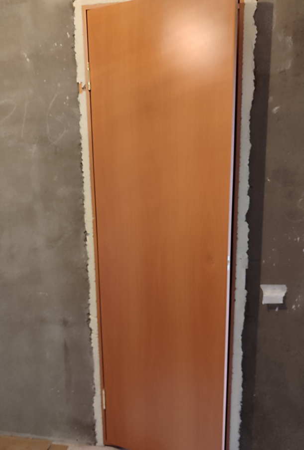 вот такого плана 3 двери 