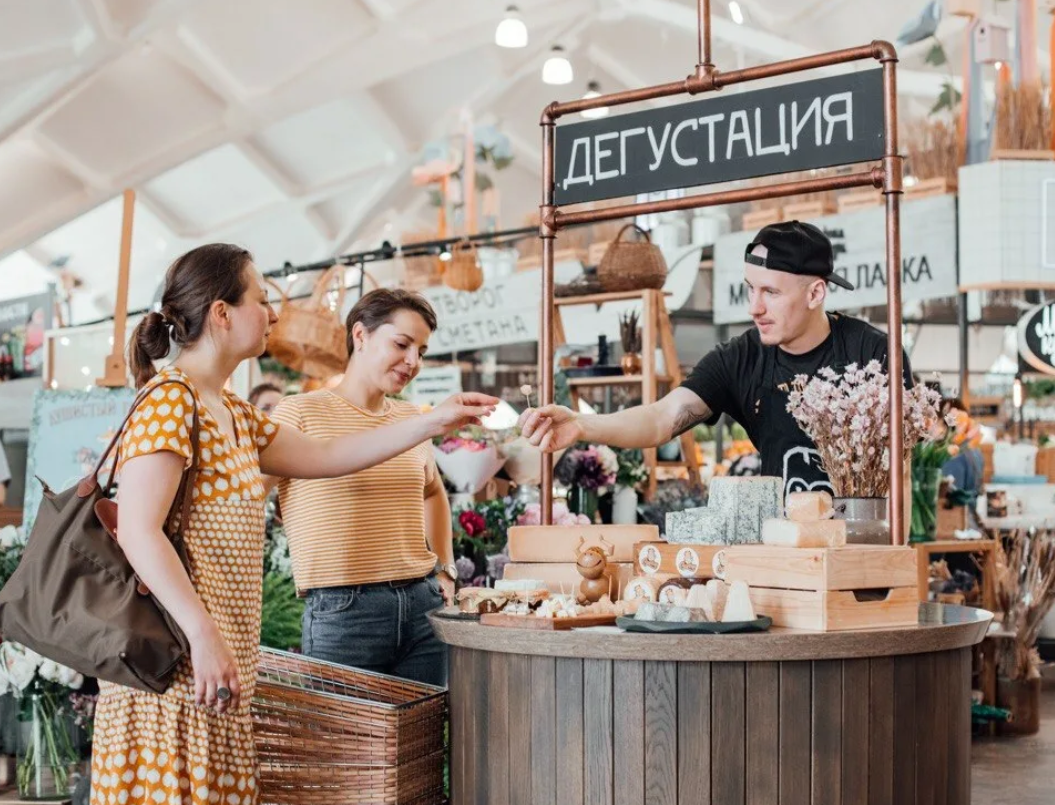 Рынок на стиле. Даниловский рынок фудкорт. Дегустация на рынке. Фотосессия на Даниловском рынке. Даниловский рынок мед.