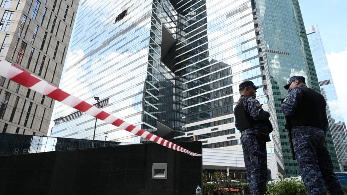 петербург атакован беспилотниками. дрон с 70 охотник. дроны в москве. дроны атаковали москва сити. санкт-петербург и дроны.