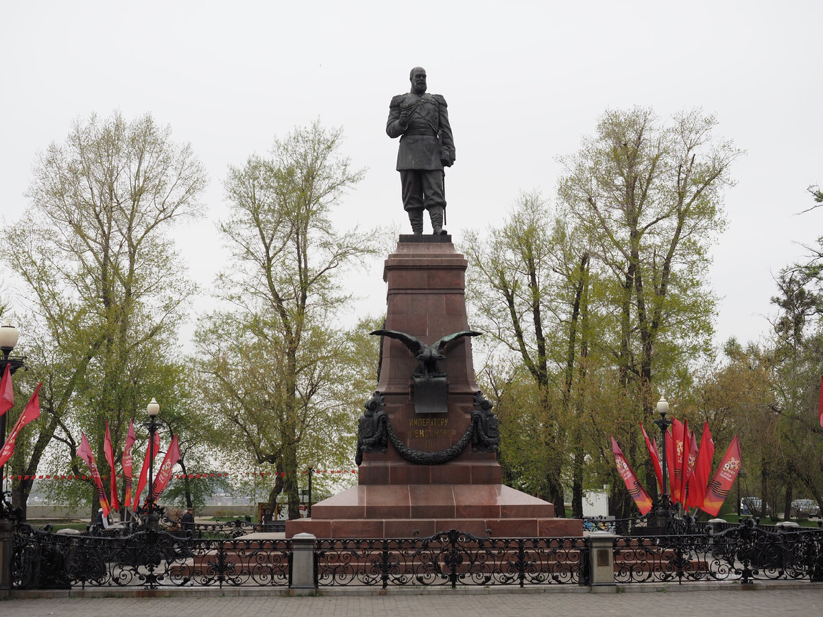 памятник Александру III