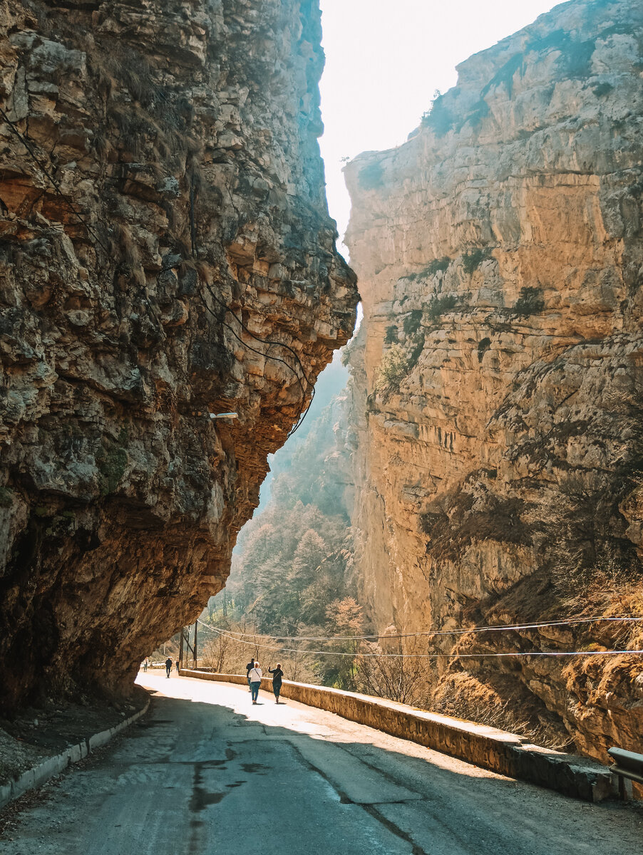 ущелье сколько. актопрак кабардино балкария. достопримечательности лазаревское свирское ущелье. чарын черный каньон. горец чегемское ущелье.