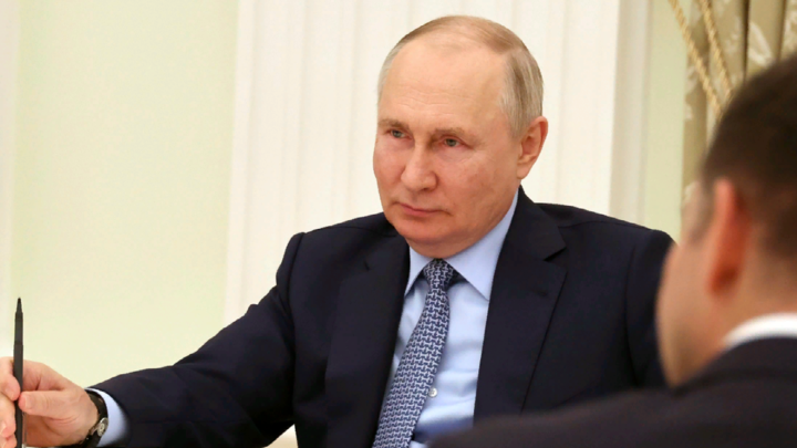 MIKHAIL KLIMENTYEV/KREMLIN POOL/GLOBALLOOKPRESS 