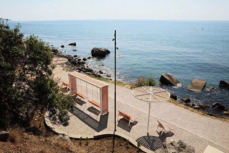   Благоустроили и береговую зону: здесь установлены навесы и шезлонги Фото: rais.tatarstan.ru