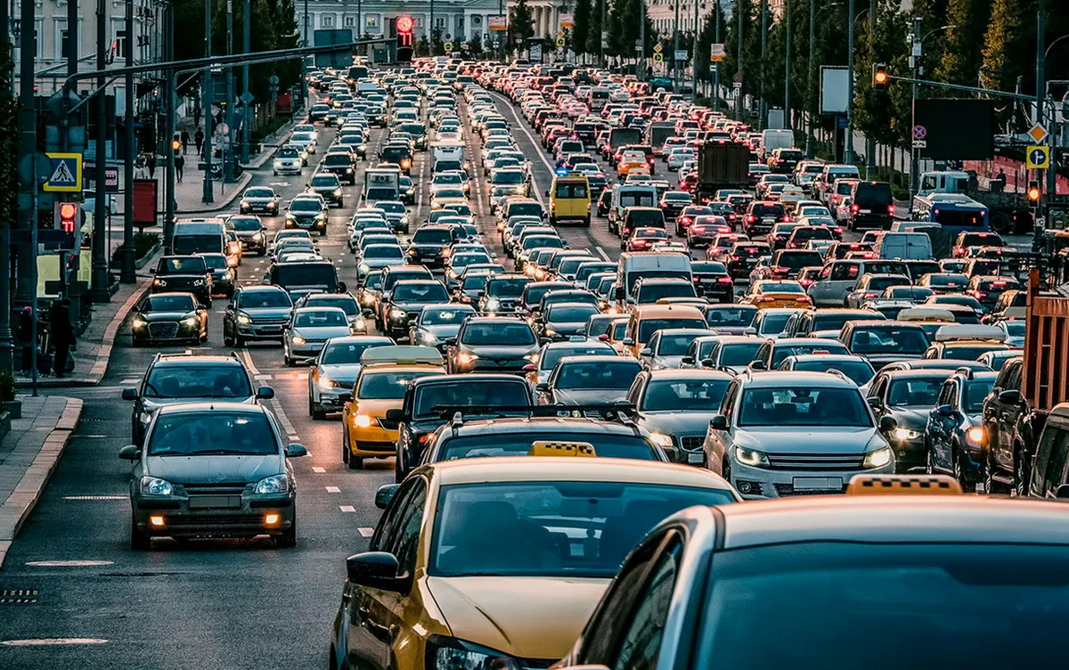 Загруженность дорог. Автомобильные пробки в Москве. Московские пробки. Городское движение. Трафик в пробке.