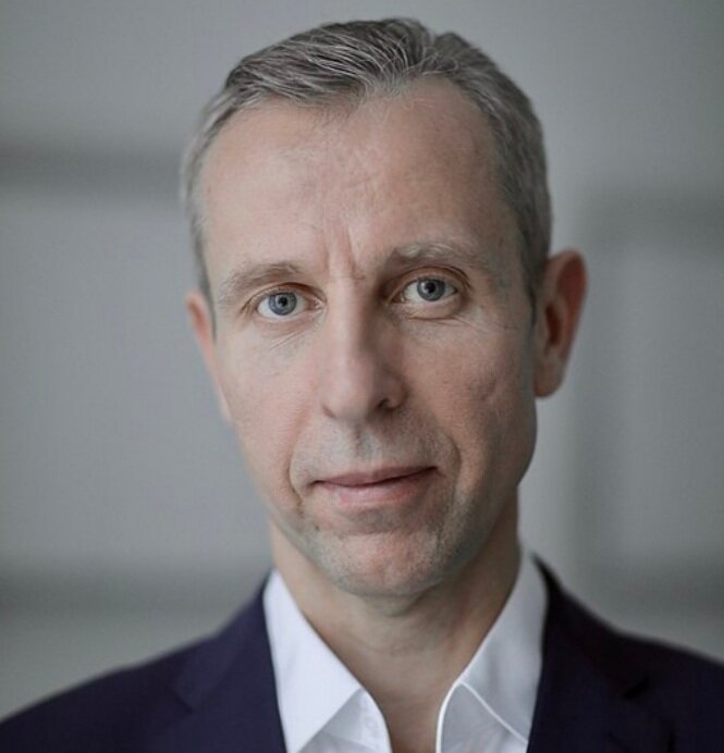 Поэтому если вы ещё раз увидите эту улыбающуюся физиономию,