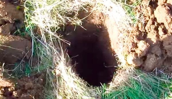 Яма на верху склона, камера коптильни