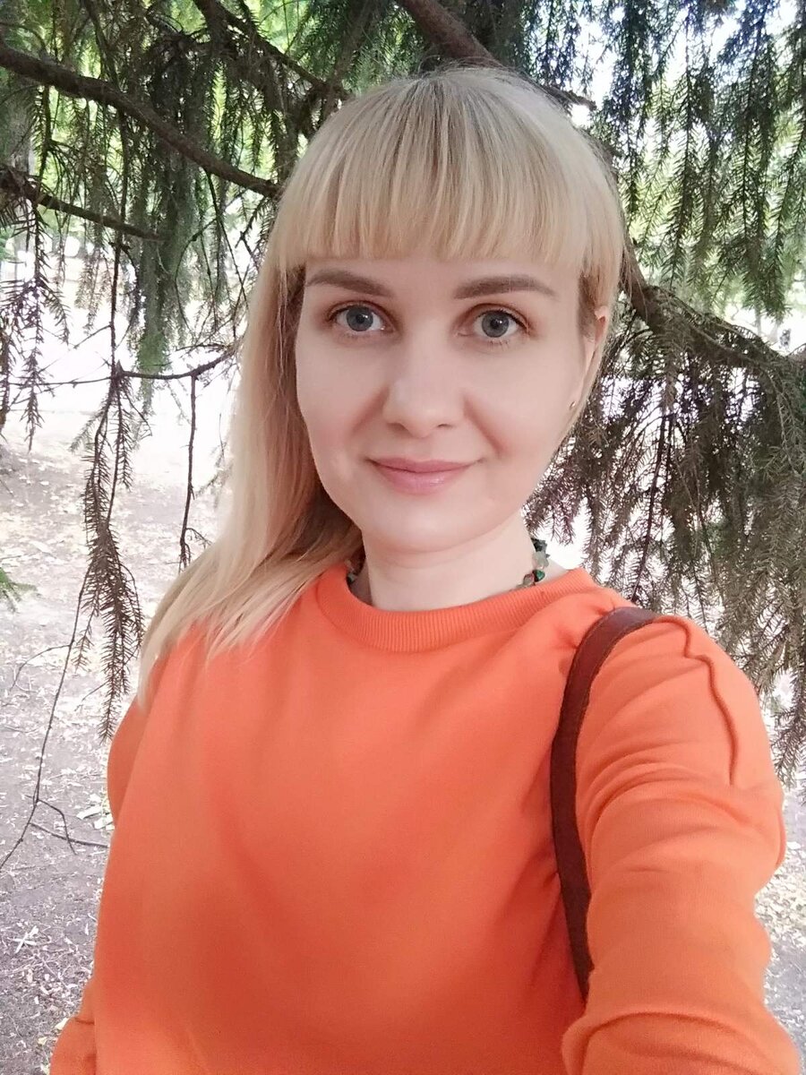 На данном фото у меня ярко оранжевая кофта. Цветопередача не совсем верная. Этот цвет относится к элементу Земли, а не к Огню.