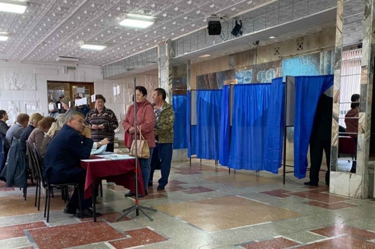    Избирательный участок в Муромцевском районе.