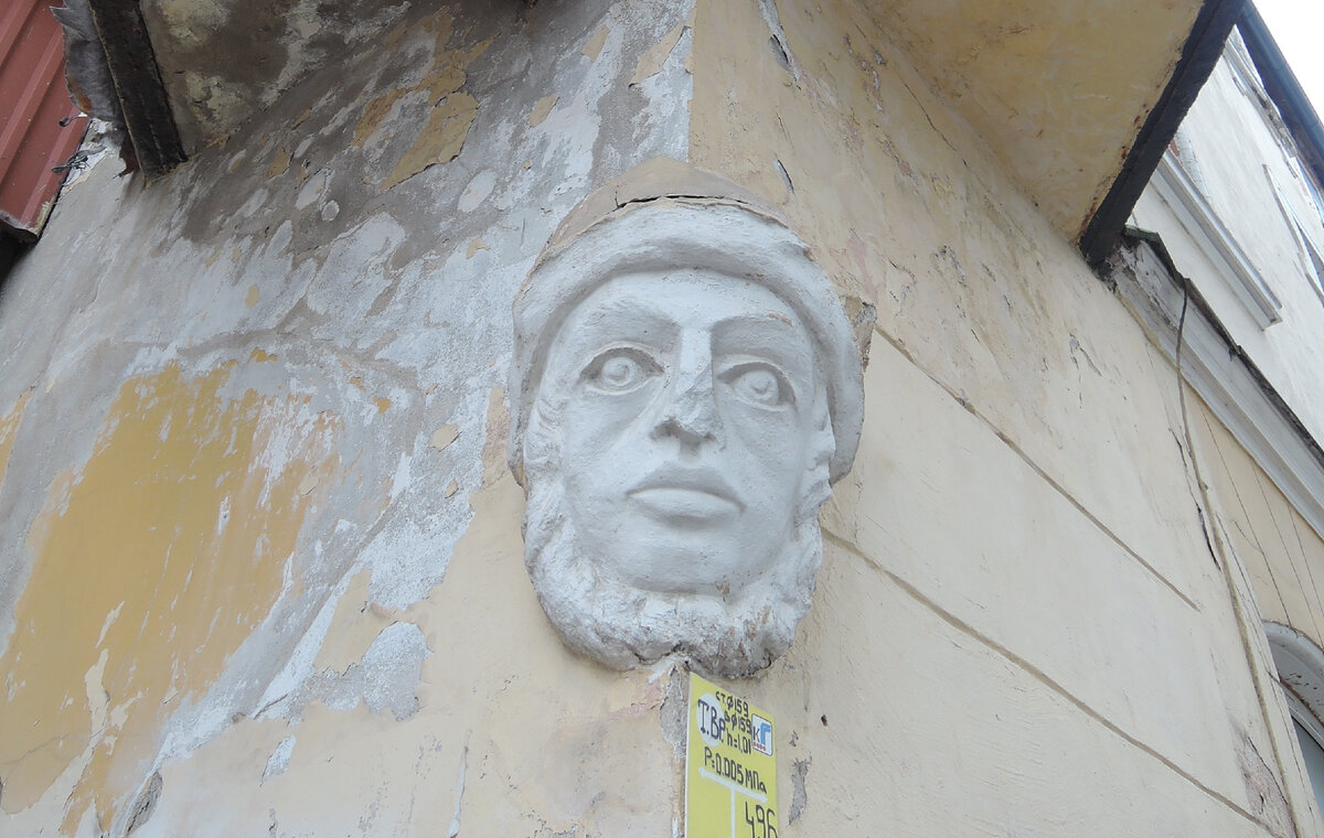 маскарон рыбак на здании отеля Восточная Пруссия, Зеленоградск