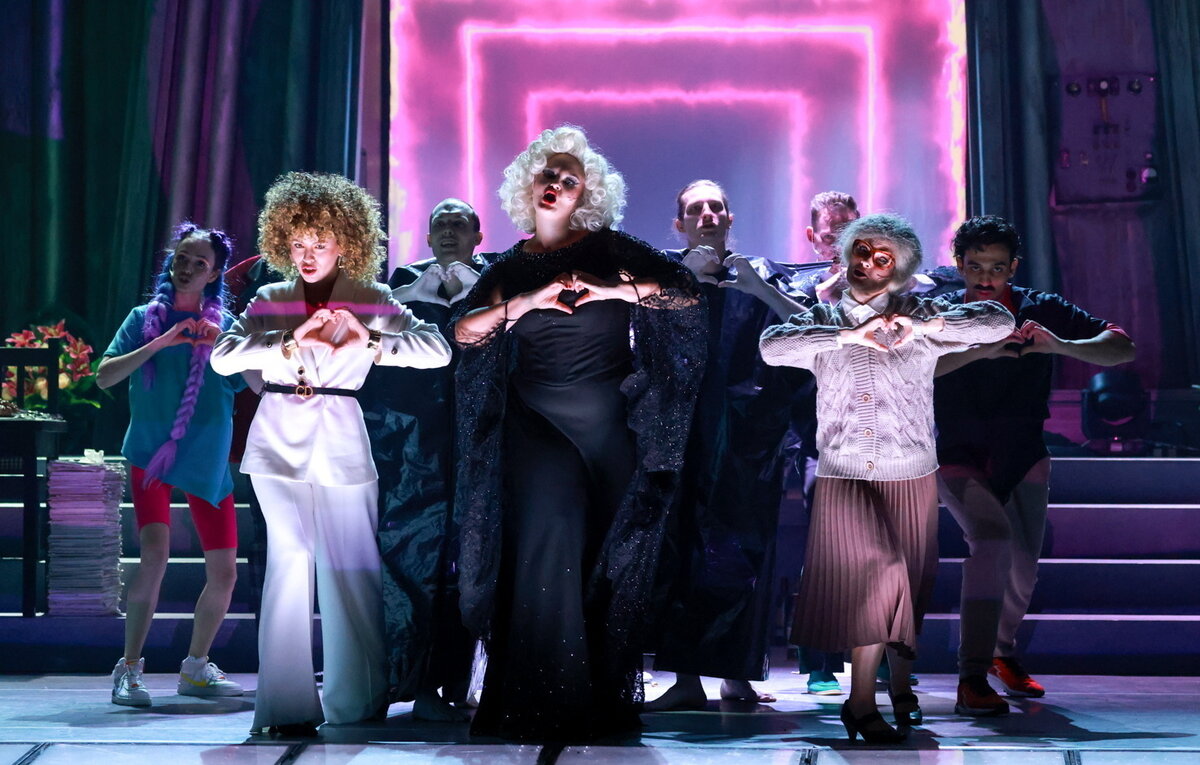    Сцена из мюзикла "Крем"  Владимир Гердо/ТАСС