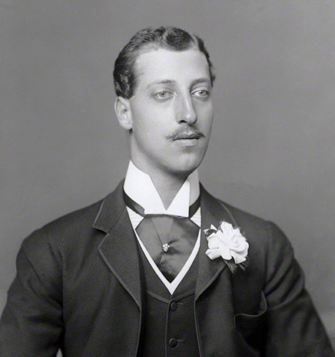 Альберт Виктор, герцог Кларенс (1864-1892), старшиц сын принца Уэльского Эдуарда (в будущем короля Эдуарда VII). 