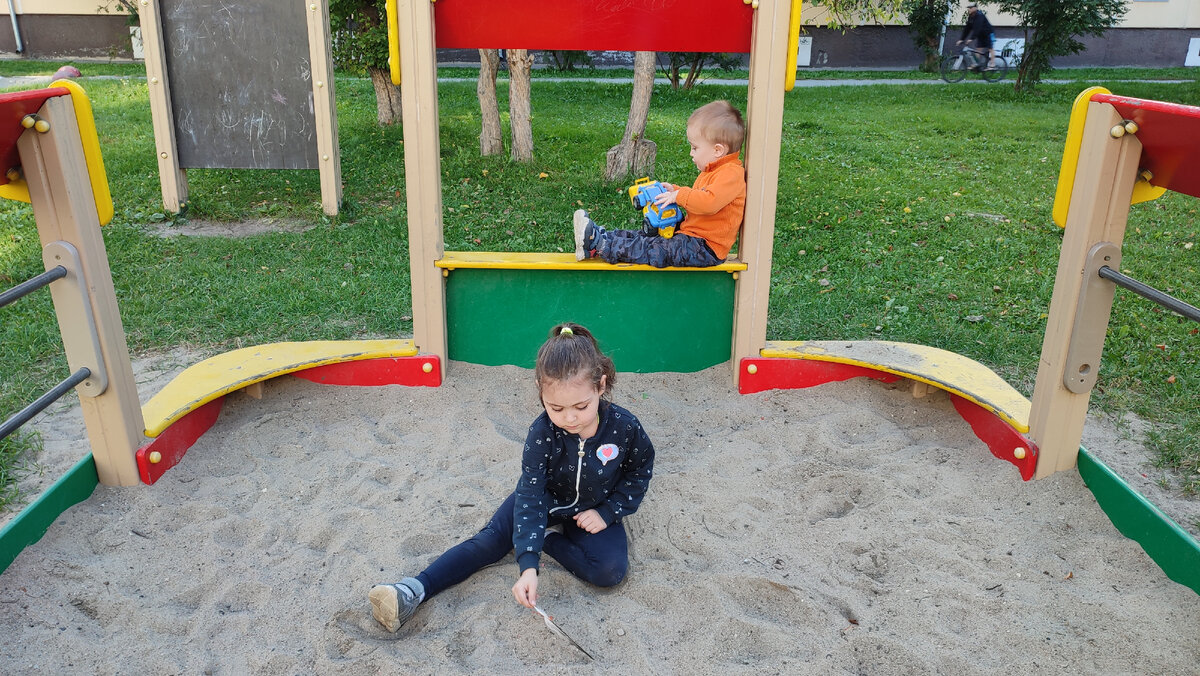 Гуляли на улице 