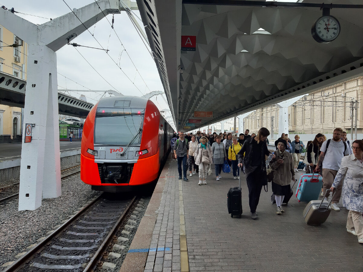 Скоростной поезд "Ласточка" Москва - Петербург
