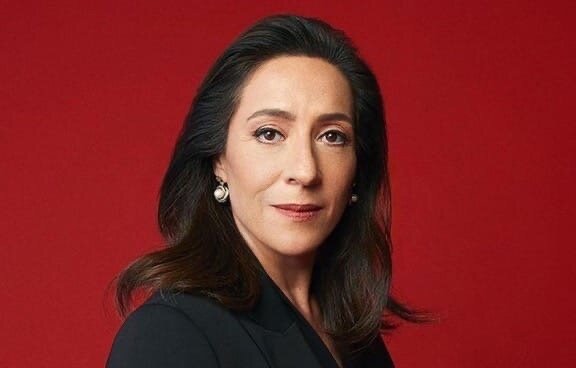 Биннур Кая в роли Нюкхет, внебрачной дочери Халиса Аги