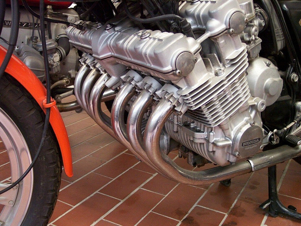 Двигатель байка. Engine Honda cbx750. Урал 750сс. 4 Цилиндровый Урал. Двигатель мотоцикла Honda CB 750.