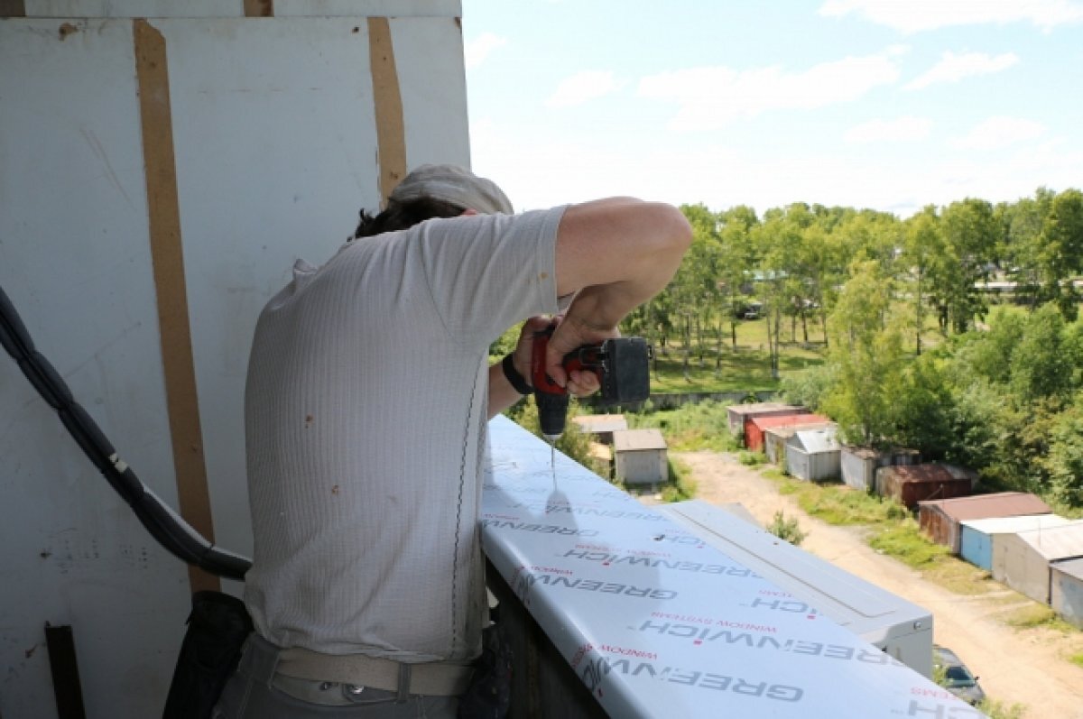    Хабаровским пенсионерам помогают восстановить балконы после пожара