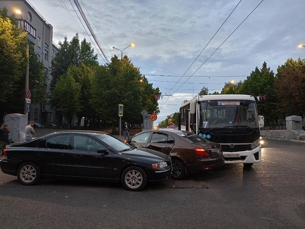    9 пассажиров получили травмы в ДТП с автобусом в Иванове