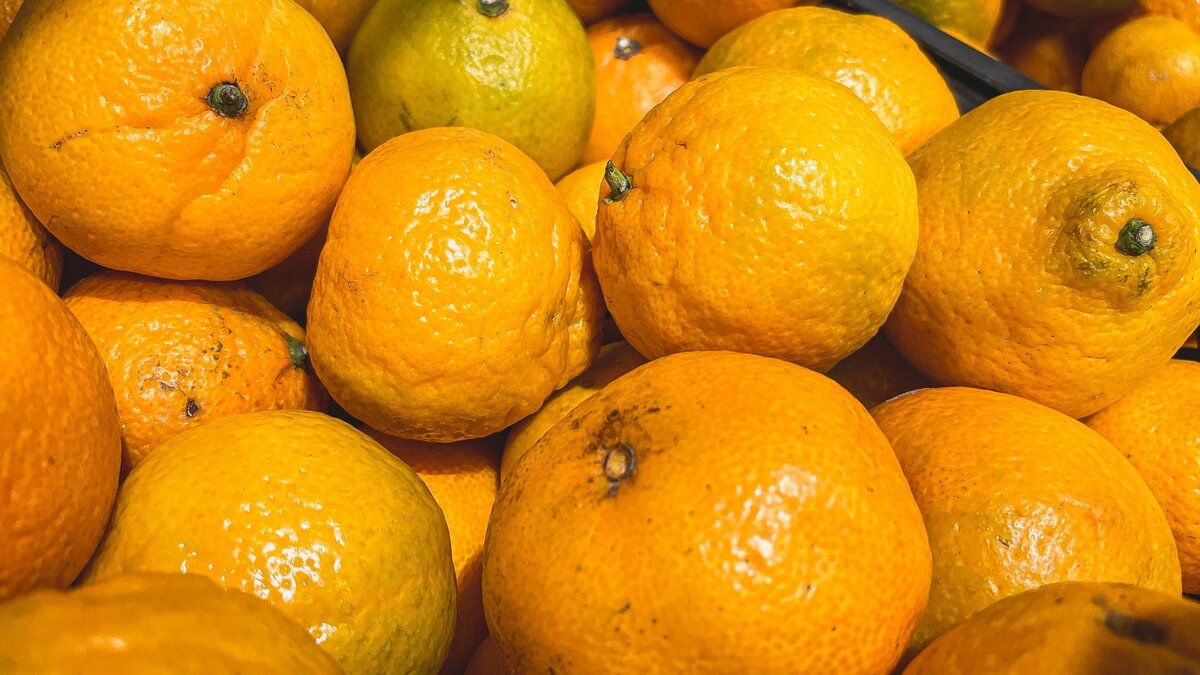     Горожане сделали фотографии несвежей продукции в магазине и опубликовали в соцсетях.