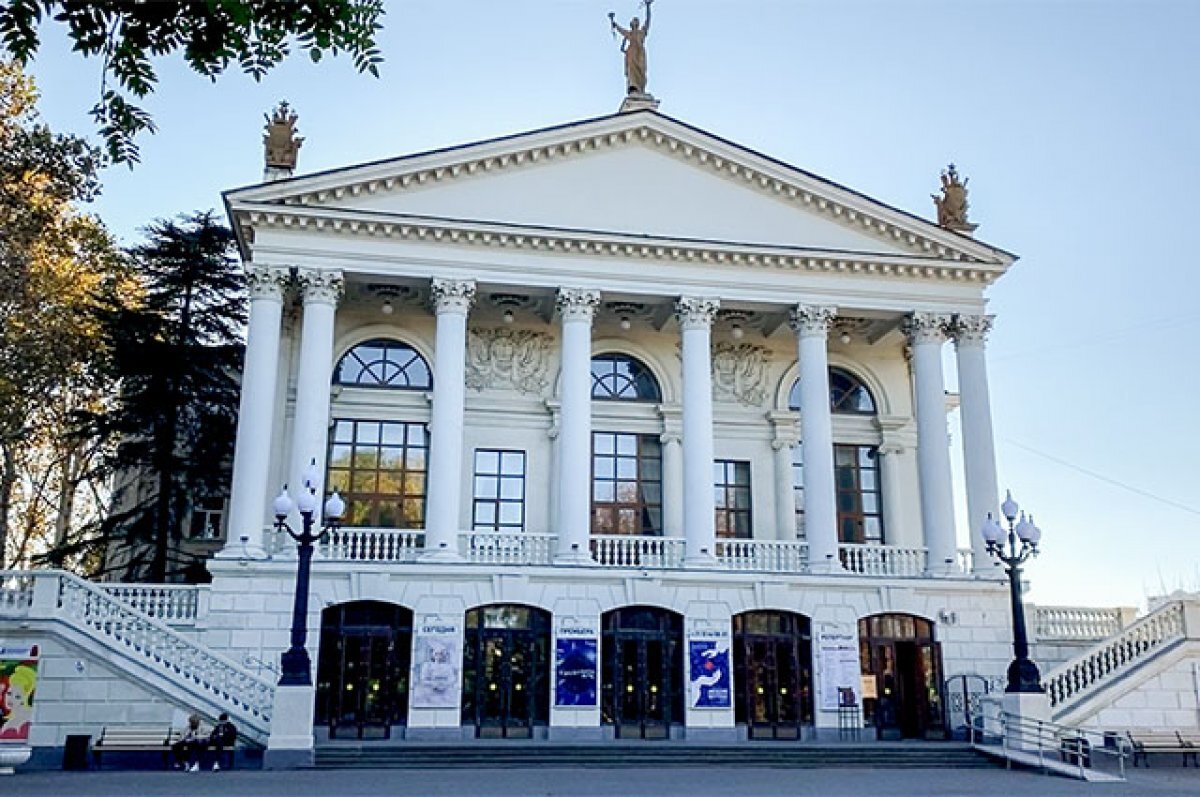    У театра Луначарского начались работы по перемещению ракеты на полигон