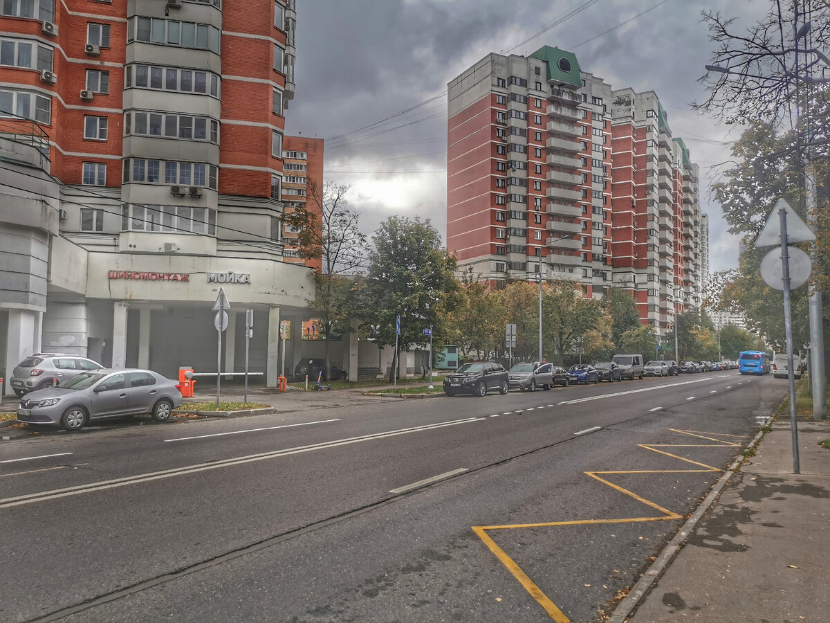 Сначала я сфотографировал улицу Маршала Тухачевского.