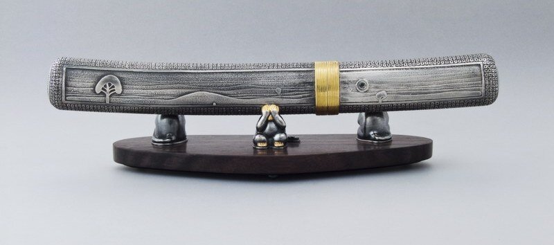 Композиция «Самбики-сару» мастерская-студия «Межов». Автор Е. Гуц, клинок — Ю. Саркисян