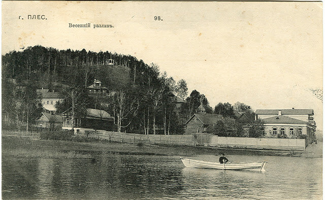 Дом Шемякиных у устья Шохонки в Плесе в половодье (справа). 1910-е гг.