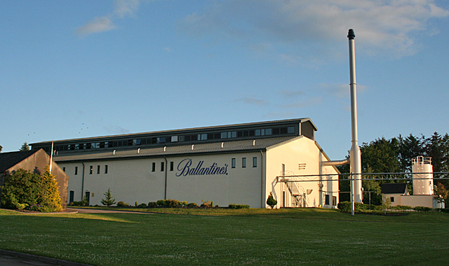 Glenburgie distillery (Гренбургский ликеро-водочный завод) В настоящее время компания и производимые под брэндом Ballantine’s виски принадлежат французам, компании Pernod Ricard.
